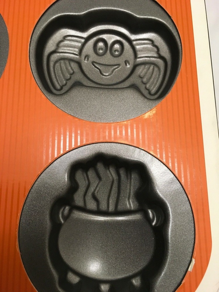 Wilton Halloween Cookie Pan NWOT