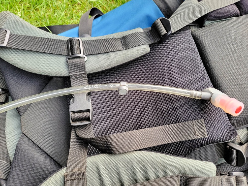 OSPREY 1990's Highlander Vector Two W/ 3L Bladder Internal Frame Hiking Backpack