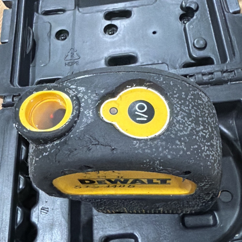 Dewalt DW082 Type 2 Laser Plumb Bob Self Leveling Level Preowned With Case
