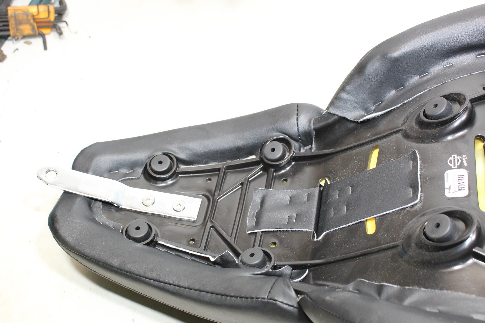 18-26 Harley Softail Two Up Low Rider Reach Seat OEM DEMO