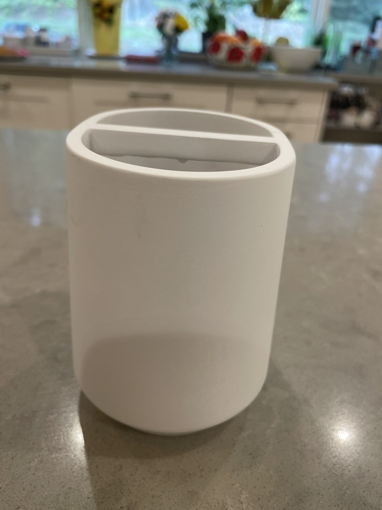 DKNY WHITE LUCITE TOOTHBRUSH HOLDER