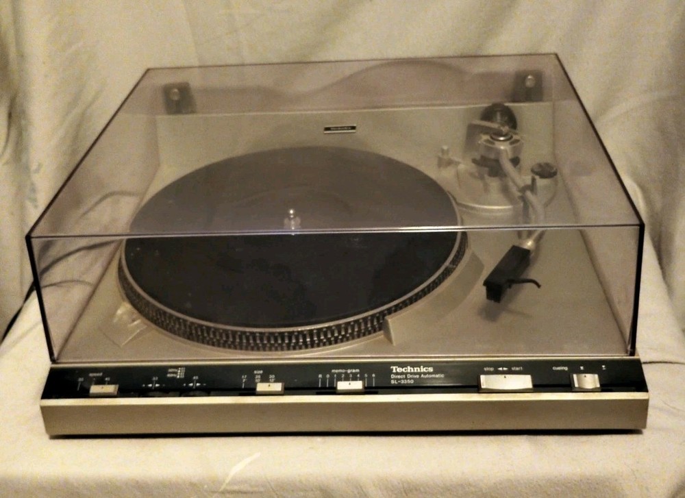 Technics SL-3350 Turntable