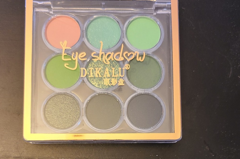 Dikalu 9 Colors Eye Shadow Palette