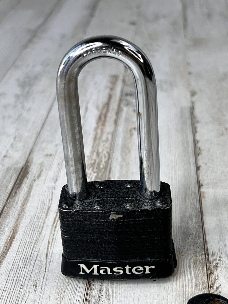 Master Lock - Keyed Padlock - Black - 1 Key