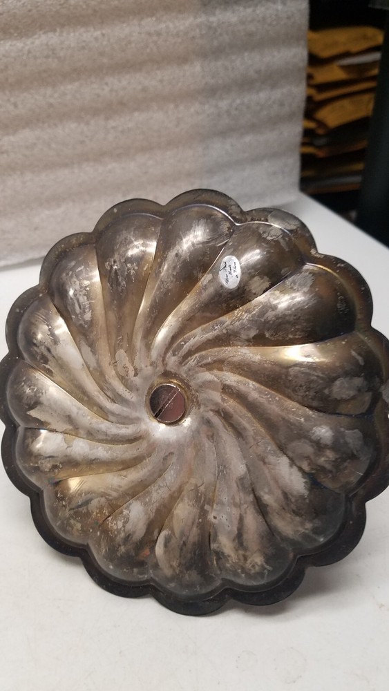 8" Silver Plated Scalloped Edge Design Candy Dish with Handle (M)