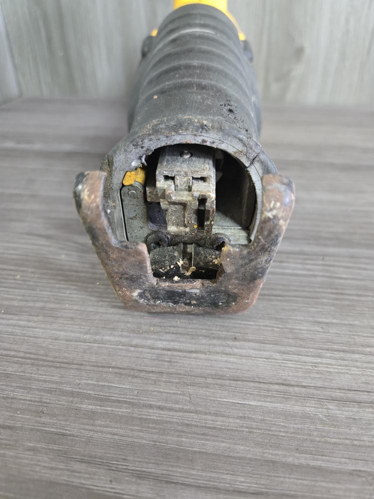 DEWALT DC385 (PSO040179)
