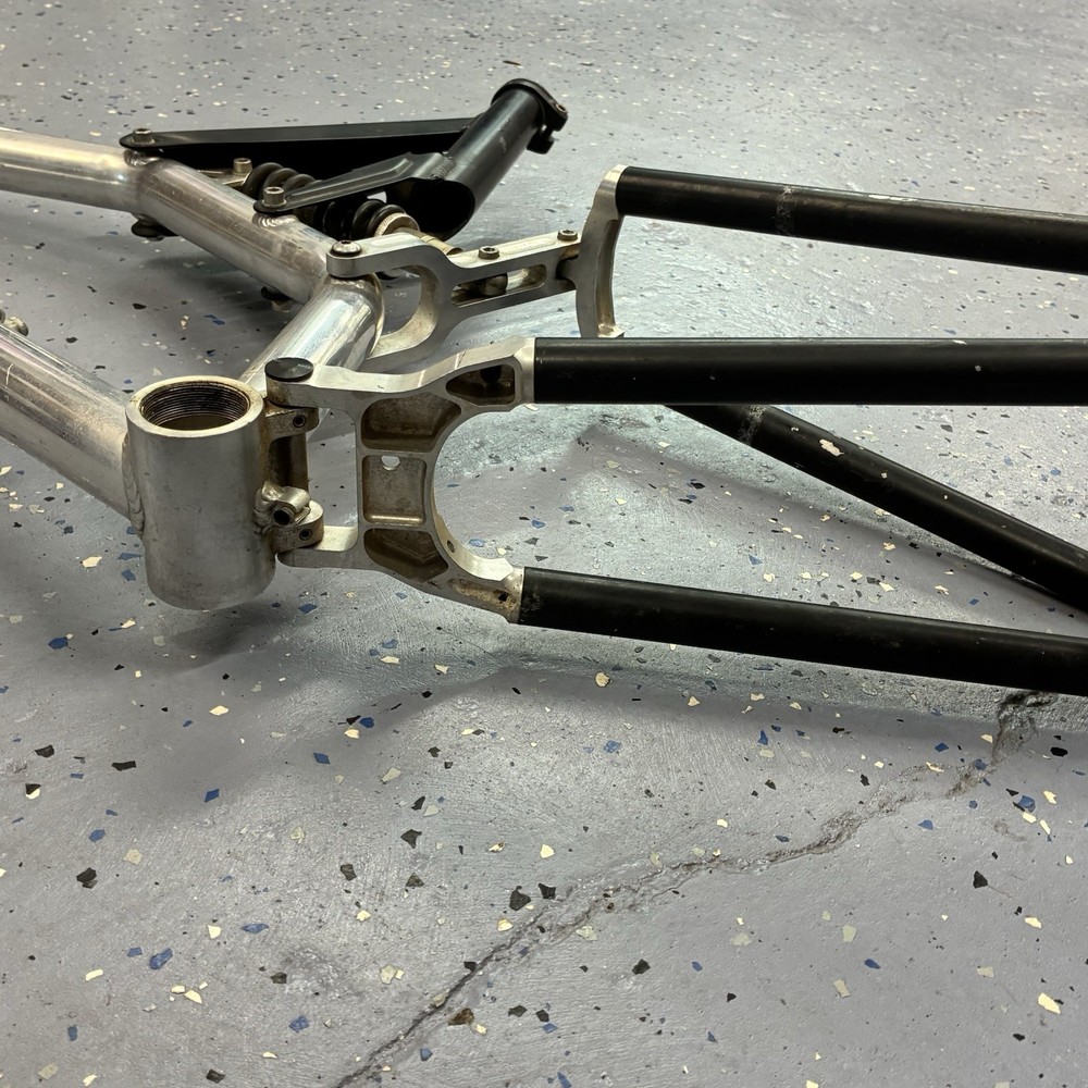 AMP Research B5 Full Suspension Large Frame