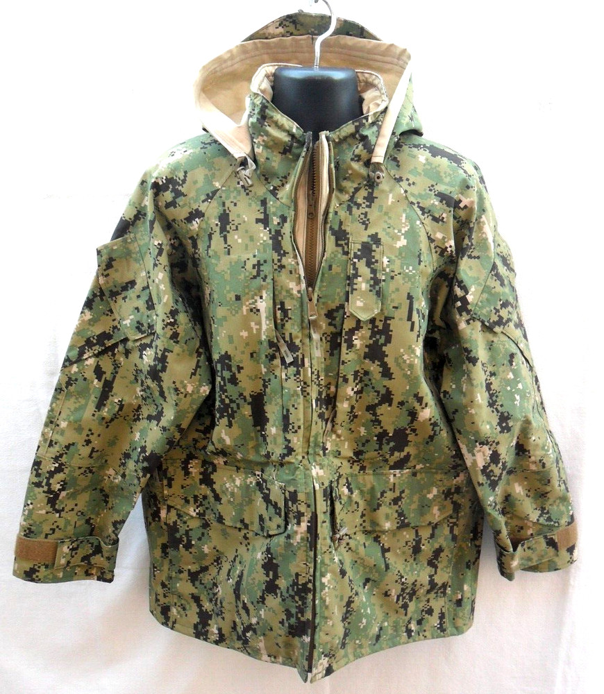 US NAVY ISSUE UNIFORM PARKA WORKING TYPE III CAMO PTFE LAMINATE MEDIUM REG EUC!!