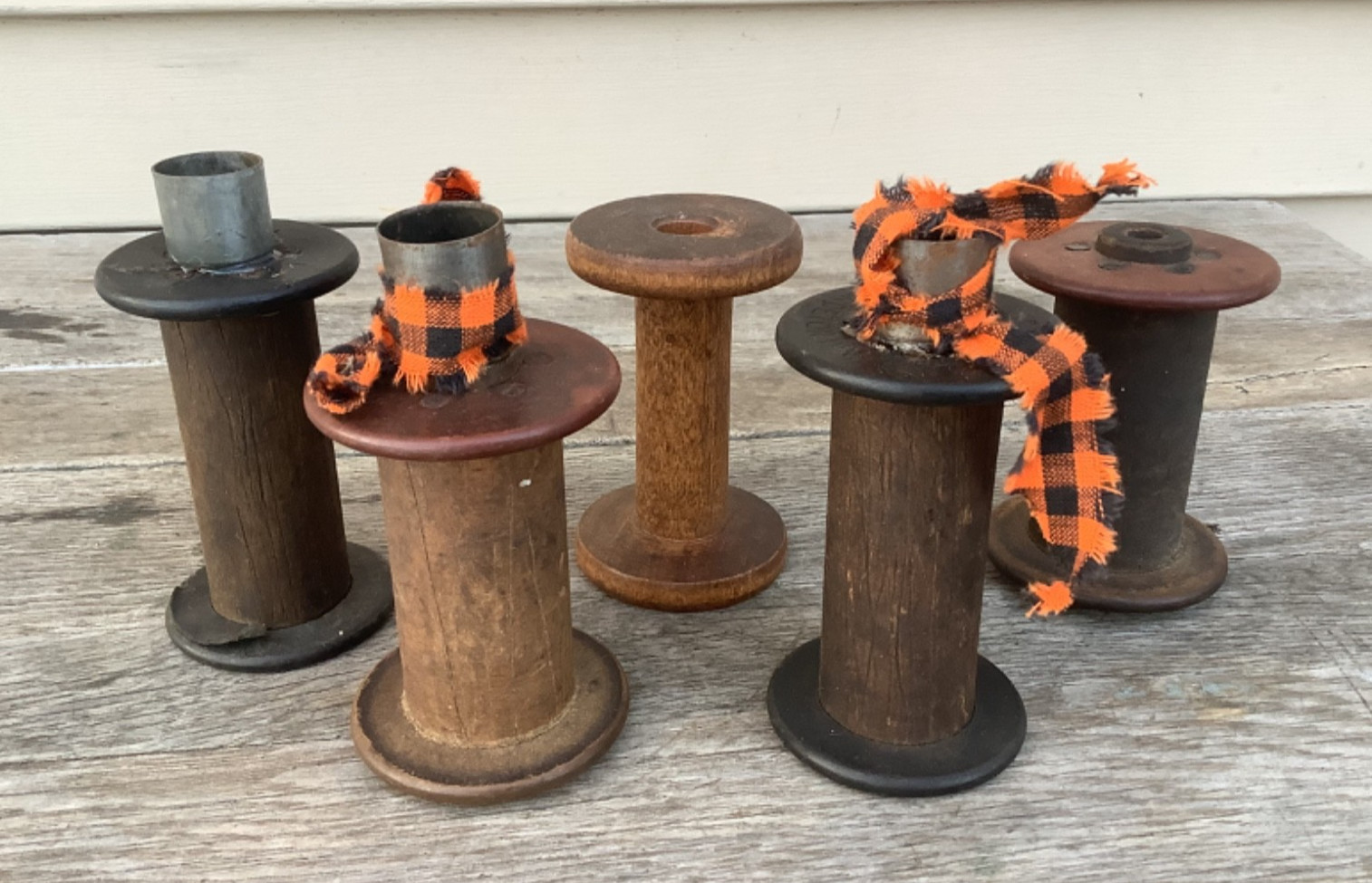 (5) Rustic Vintage Primitive Textile Mill Wooden Spools/ Bobbins 3-4" tall J5