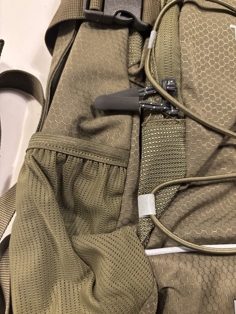 TETON Sports Oasis 18 Hydration Pack Back Pack Olive