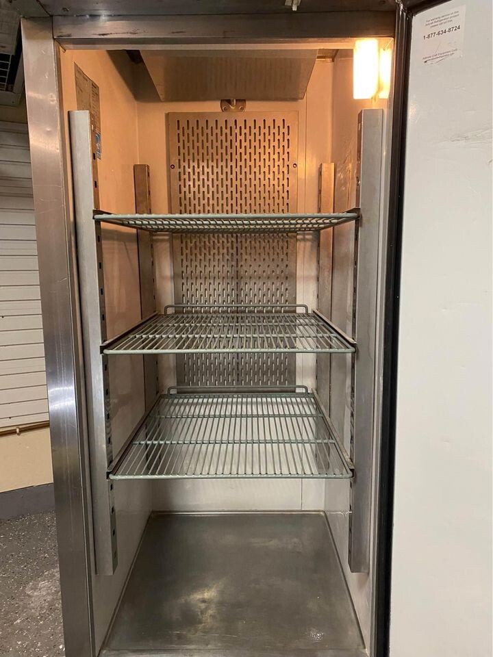 comercial reach in refrigerator