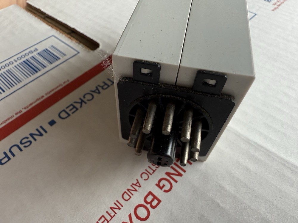 CROUZET PU2R1 MULTI-FUNCTION TIME DELAY RELAY 24-240 VAC 0.1s-100h