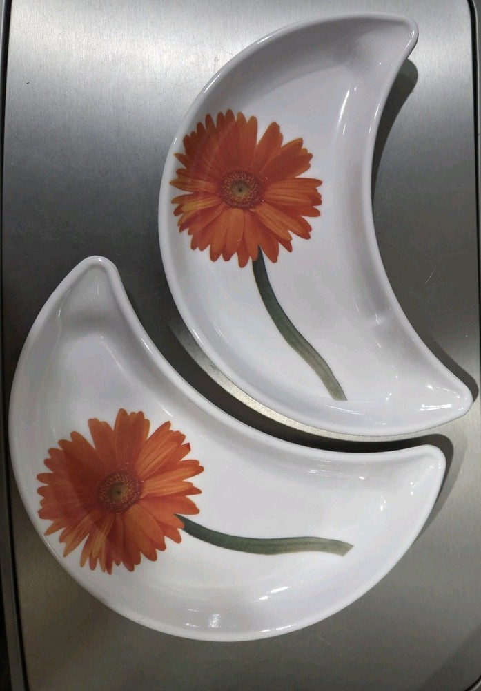 Flamefield Melamine Dishes 1 Platter And Set/2 Crescent Dishes Gerbera