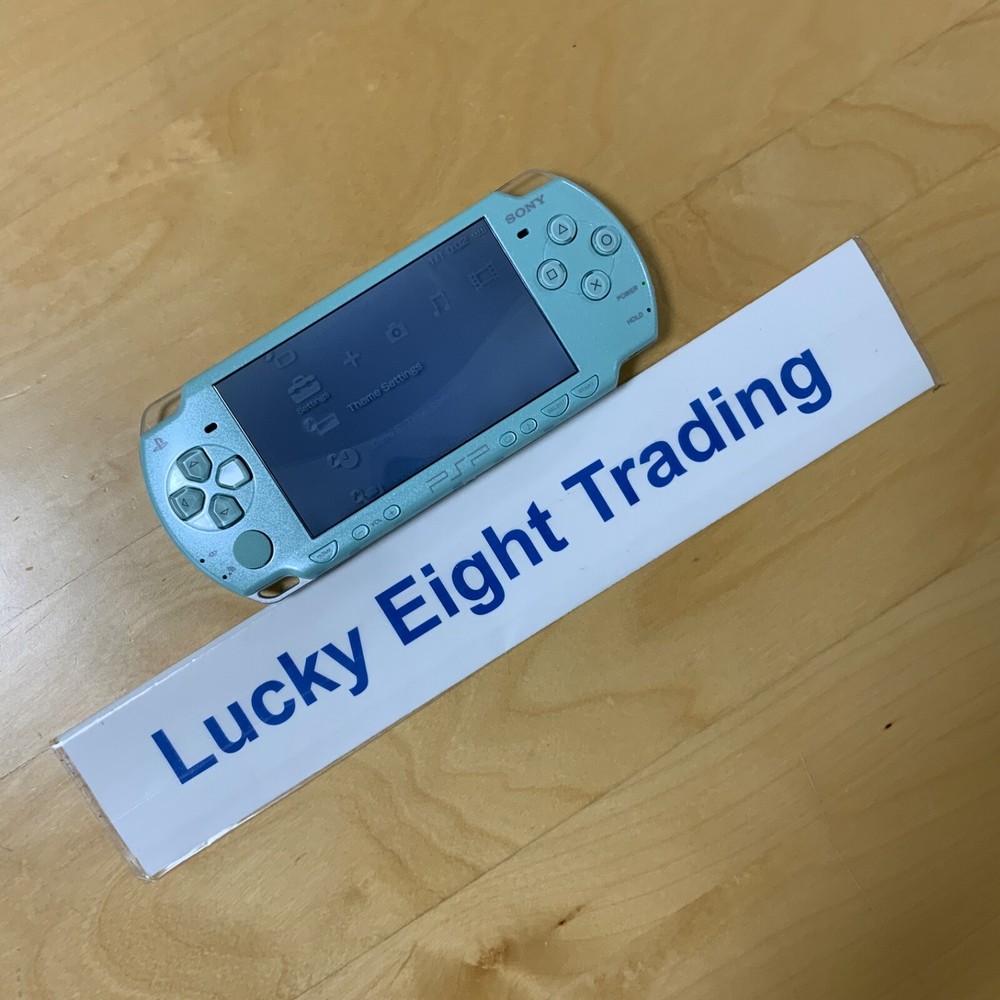 PSP 2000 Mint Green Console Box Charger [BOX]