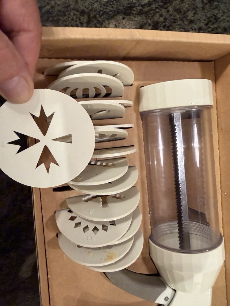 Pampered Chef 1525 Cookie Press with 16 Discs, White