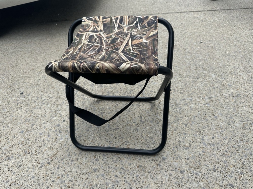Mossy Oak Cano Foldable Chair With Handle Strap