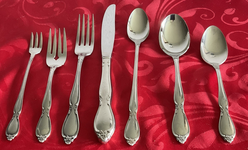 Oneida stainless Chatelaine 7 piece place setting EUC