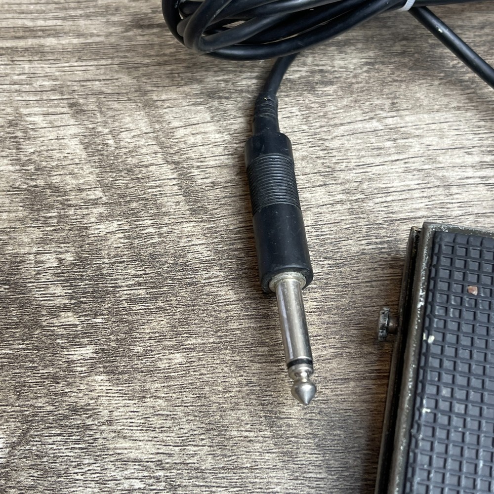 Yamaha Compact Sustain Pedal Foot Controller Black Wired for Electronic Keyboard