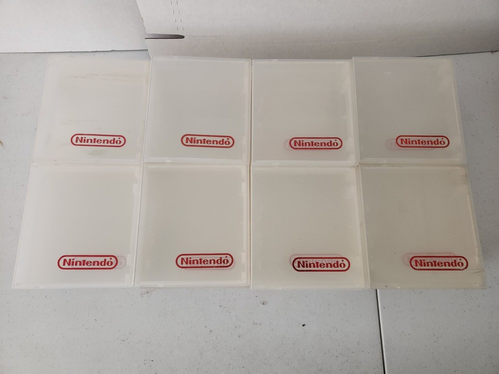 40 Total NES Clamshell Hard Plastic Cases - 30 Nintendo Branded