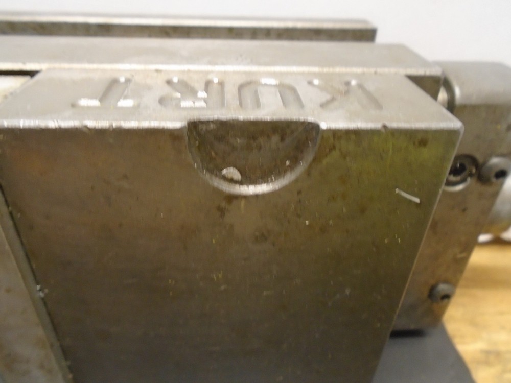 Kurt DL400C Double Lock 4” Machine Vise