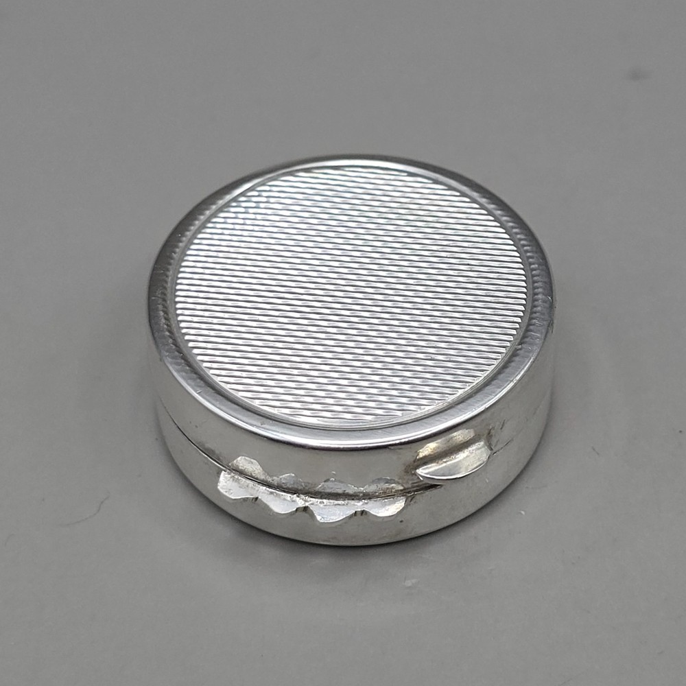 Vintage 800 Silver Engine Turned Snuff/Pill Box