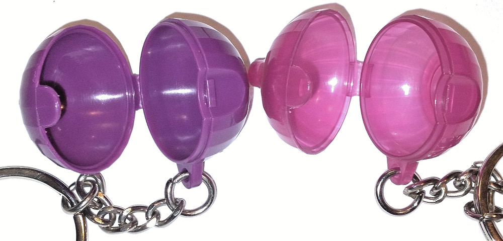 Tupperware Deep Opaque Purple Onion Keeper Keychain - New - Opens