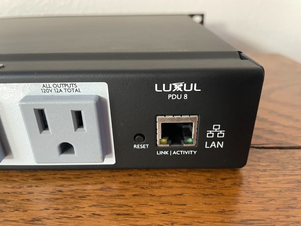 Luxul PDU 8 Power Distribution Unit 8 Controlled Outlets