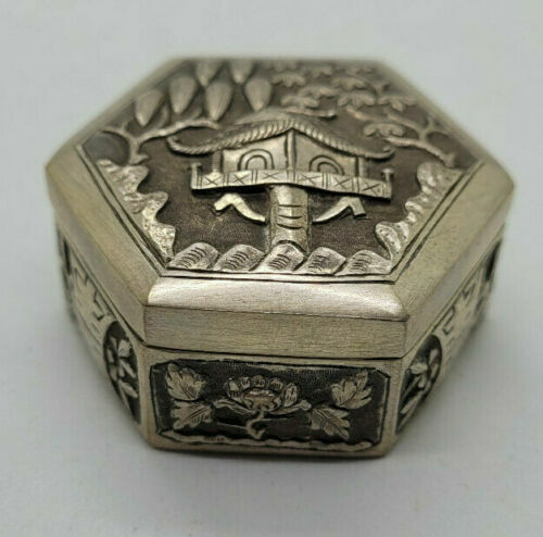 ANTIQUE BEAUTIFUL CHINESE EXPORT SOLID SILVER SNUFF BOX 30 G. / B021
