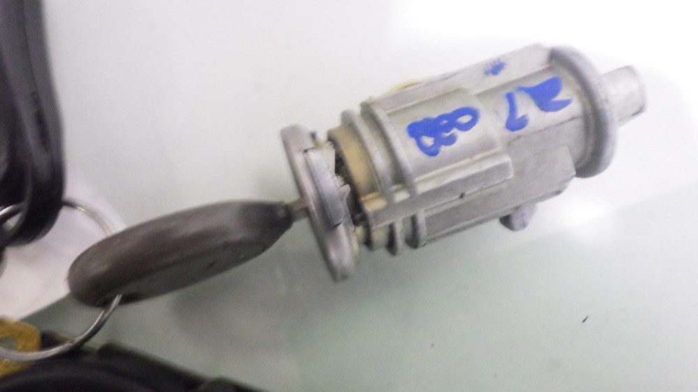 02 JEEP LIBERTY Ignition W/Key