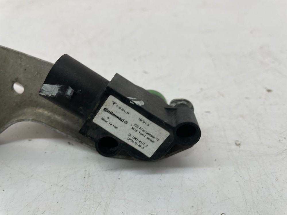 TESLA MODEL S HEIGHT LEVEL SENSOR REAR LEFT 2012-2016 1004173-00-A