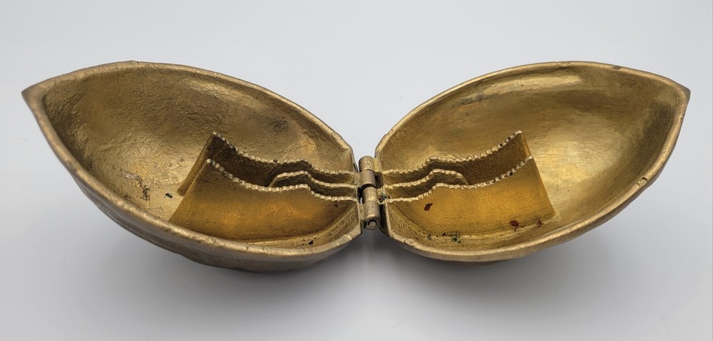 LARGE Walnut Shaped SOLID BRASS NUTCRACKER WALNUTS Opens To Crack Your Nuts