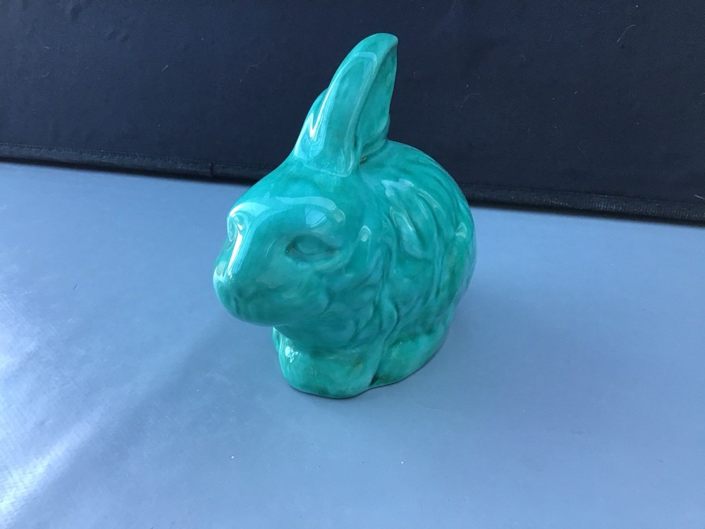 ANGLIA POTTERY TURQUOISE RABBIT AP171