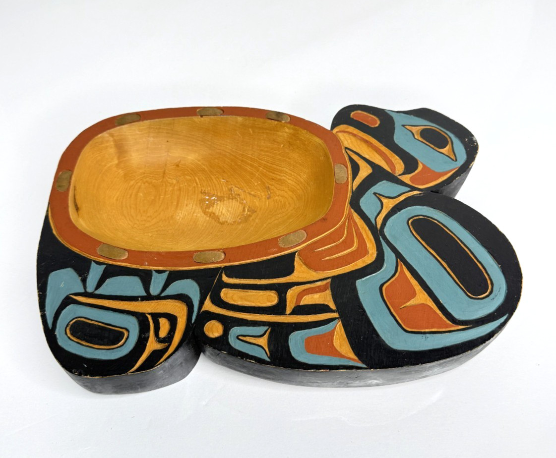 Vintage Northwest Coast Tlingit Carved Cedar Grease Bowl First Nations 11"