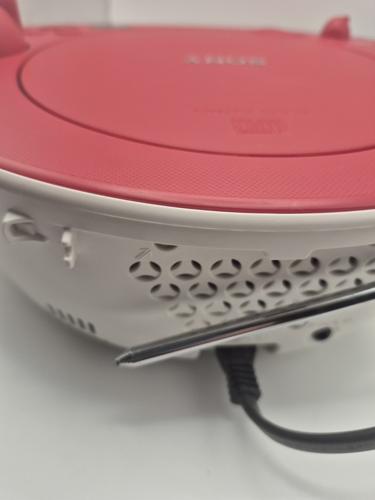 Sony ZS-E5 Red Portable CD Player AM/FM Radio AUX Input Stereo Portable Boombox