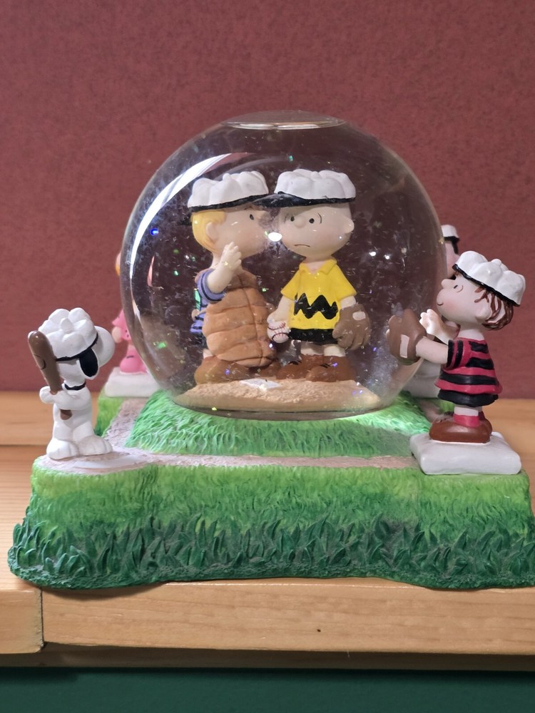 Peanuts Baseball Snow Globe
