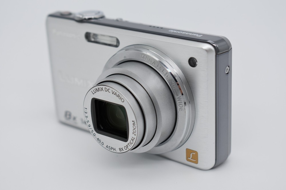 Panasonic LUMIX DMC-FH20 Silver Compact Digital Camera 14.1MP - Bundle Tested