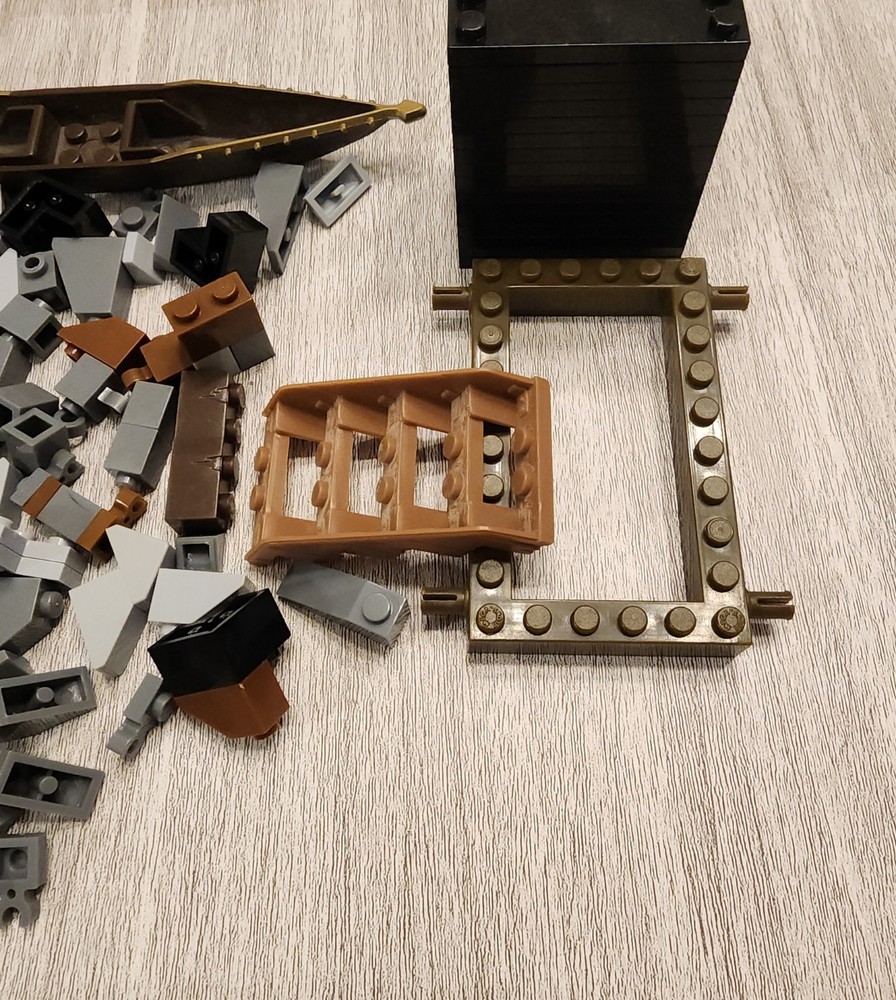 Mega Bloks Dragons Krystal Wars 20+ Mini Figures Mixed Lot Shields Weapons Misc