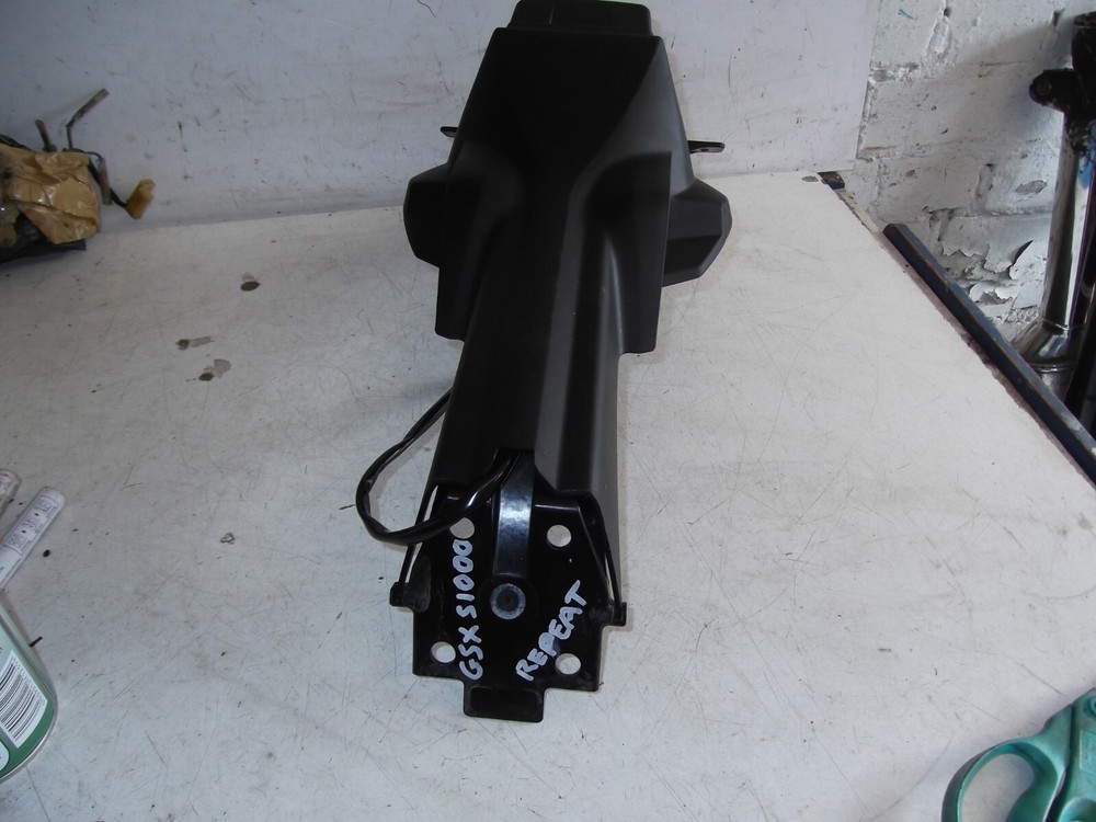 SUZUKI GSXS1000 NUMBER PLATE HOLDER