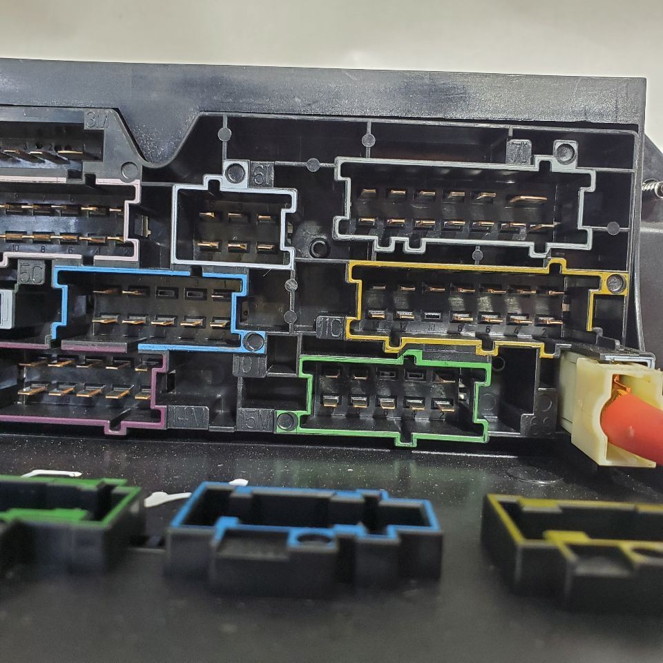 2014 Mercedes E550 OEM Sam Fusebox Module a2129006924