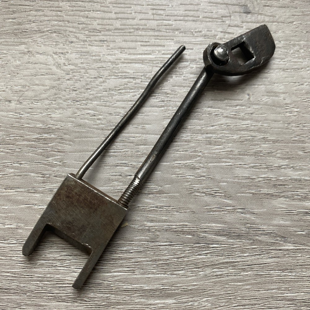 W.H.Davenport Single 12 GA Locking Bolt Assembly No Spring
