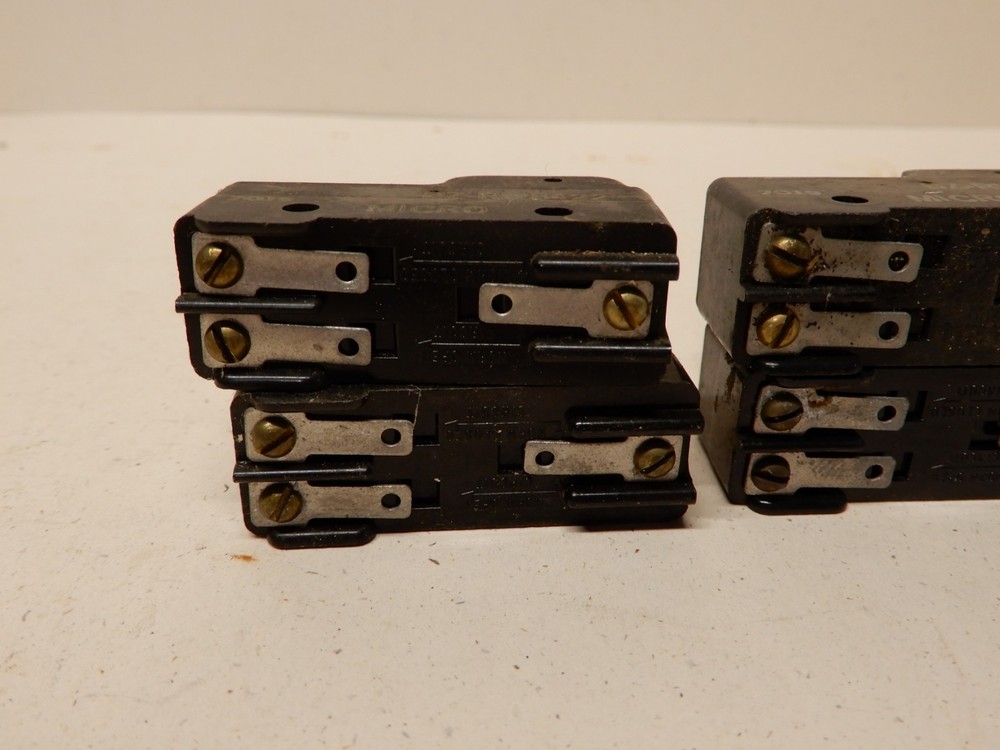 MicroSwitch BZ-RW8422 NOS Roller Micro Switch Quantity 5 NOS