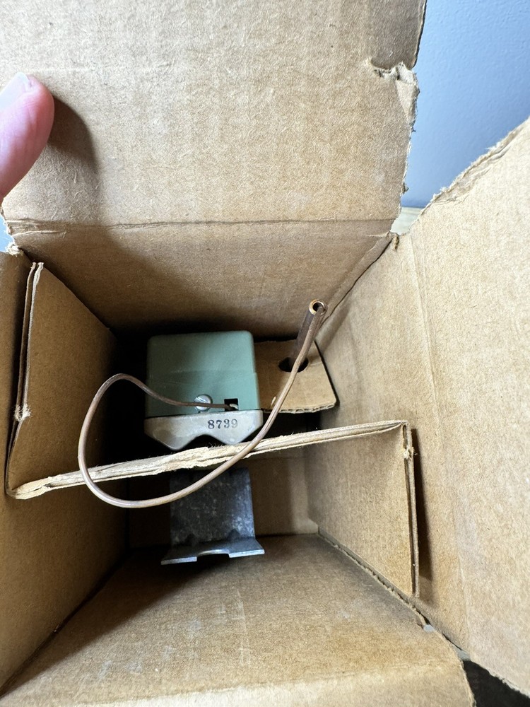 T-5210-1008 Johnson Controls Transmitter New Open Box
