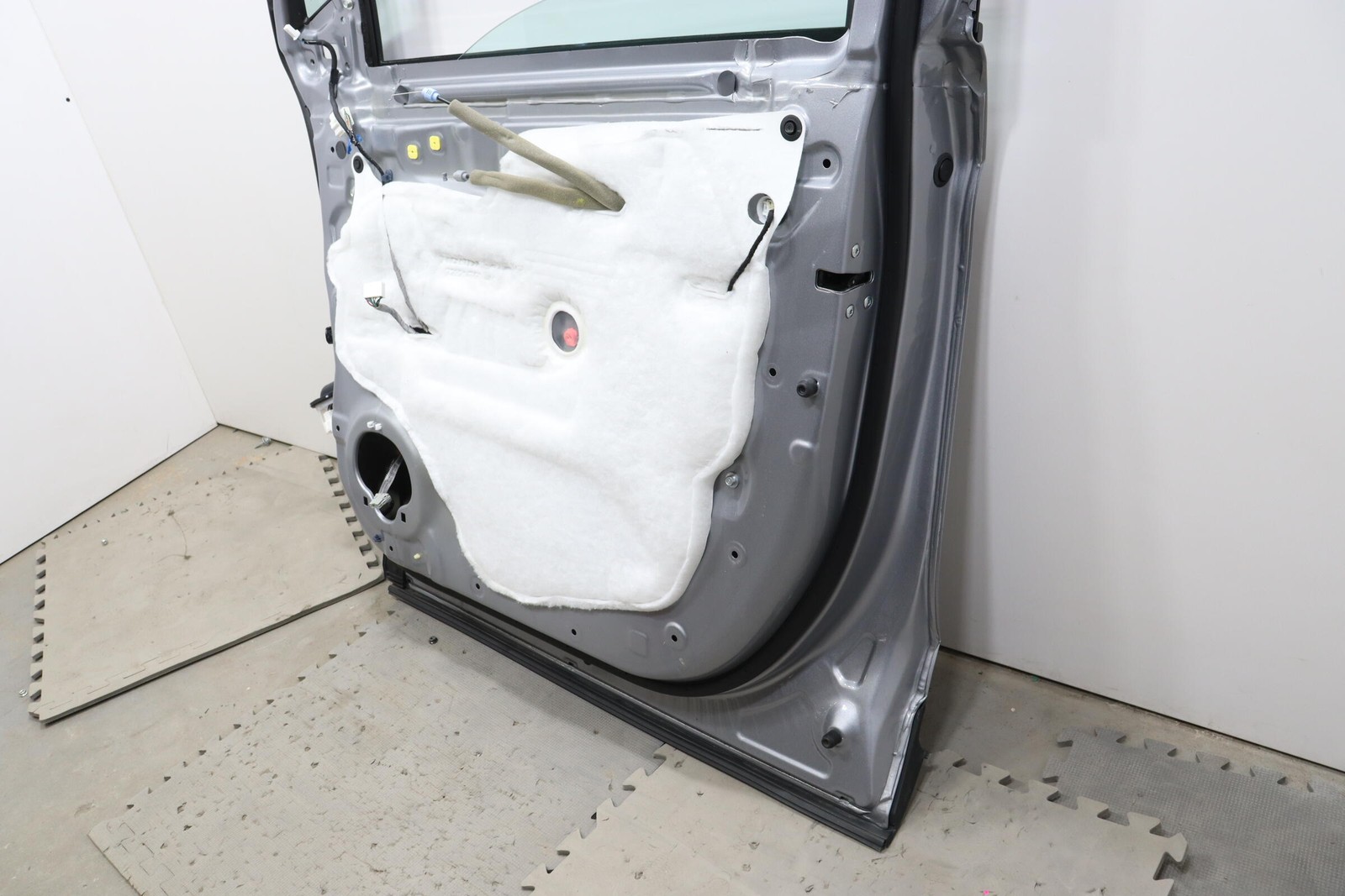 2016-2022 HONDA PILOT FRONT RIGHT PASSENGER SIDE DOOR ASSEMBLY OEM SILVER_NH830M