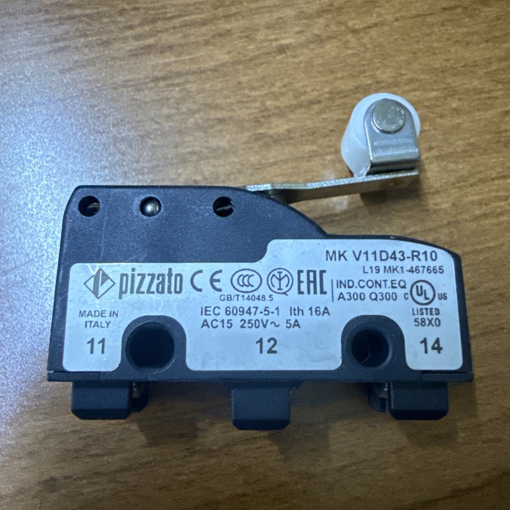 Pizzato Mk V11D43-R10 250V 5A  Microswitch