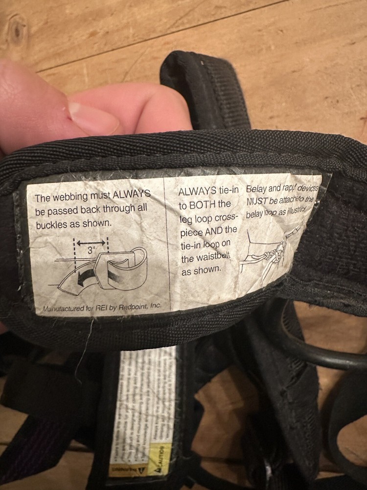 REI Climbing Harness Size M, ? 40” No Tag