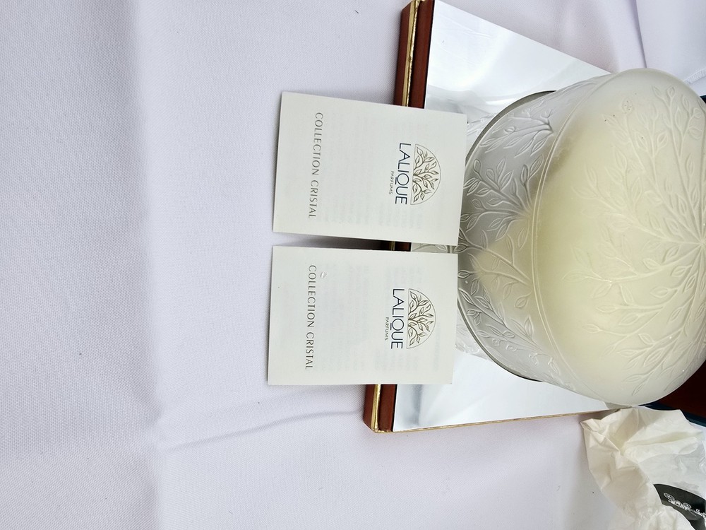 Lalique Crystal Container Collection Perfumed Dusting Powder