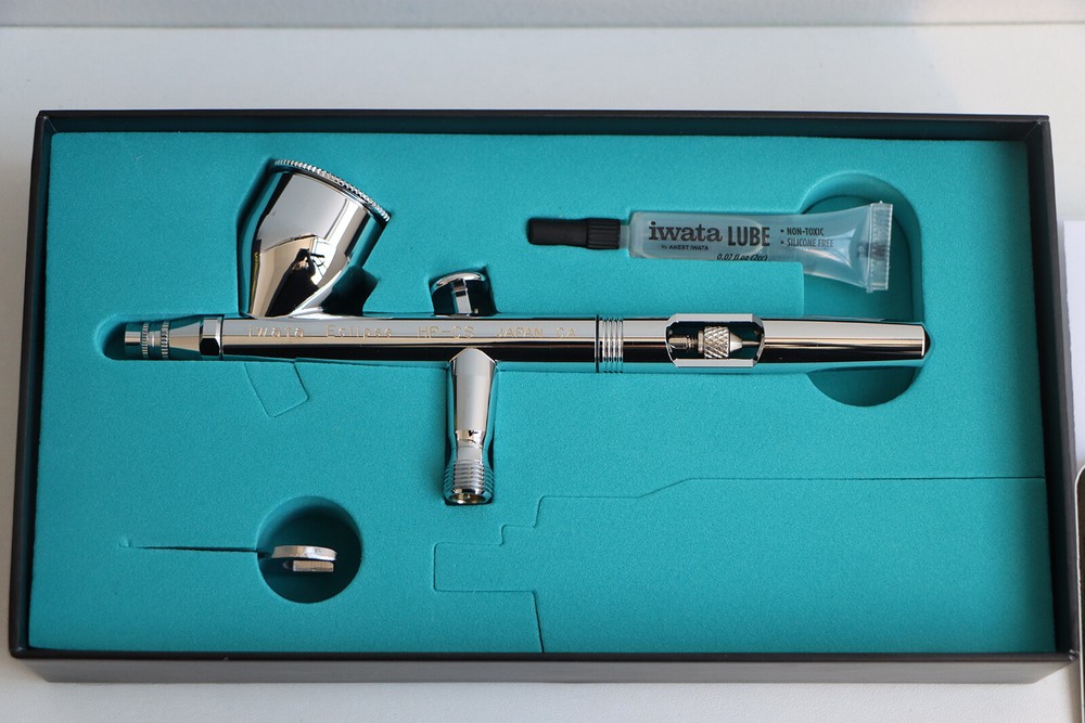 Iwata Eclipse HP-CS Gravity Feed Dual Action Airbrush, Model ECL4500