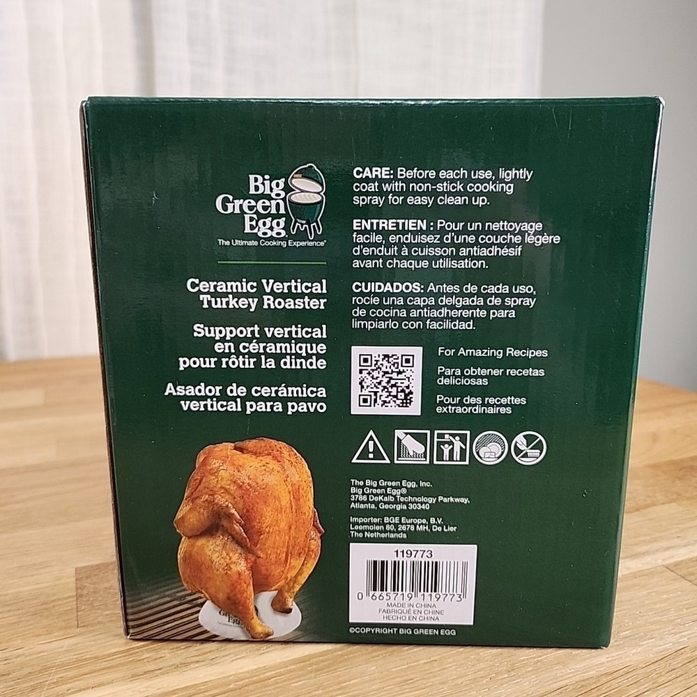 Big Green Egg Ceramic Vertical Turkey Roaster NEW OPEN BOX
