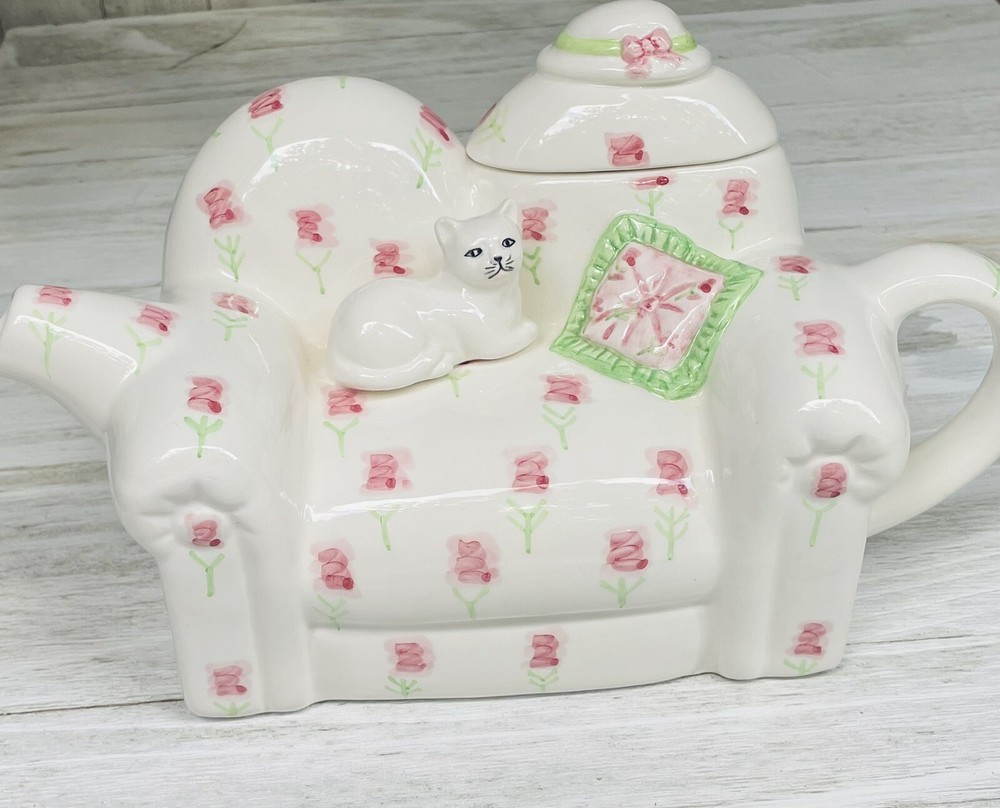 Vintage Cardinal Inc. ~Cat On A Sofa~Teapot
