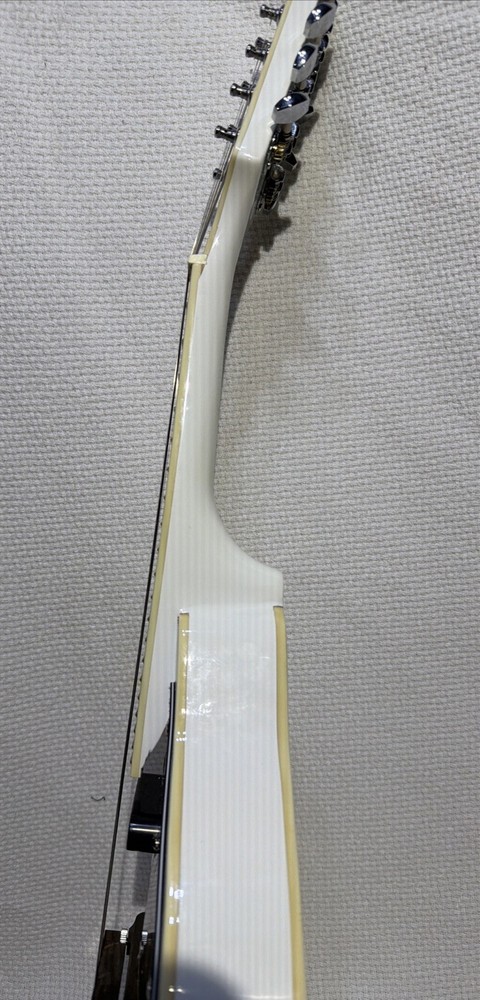 Stagg Acoustic-electric bluegrass mandolin White